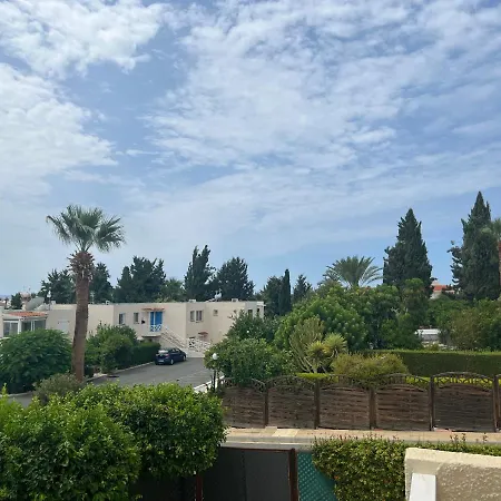 Апартаменты Modern Seaview Townhouse In Coral Bay (adults Only)