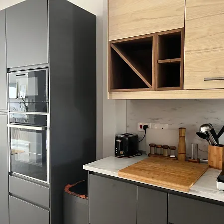 Апартаменты Modern Seaview Townhouse In Coral Bay (adults Only)