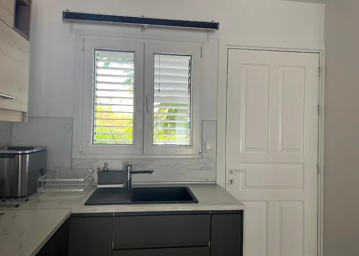 Modern Seaview Townhouse In Coral Bay (adults Only) *